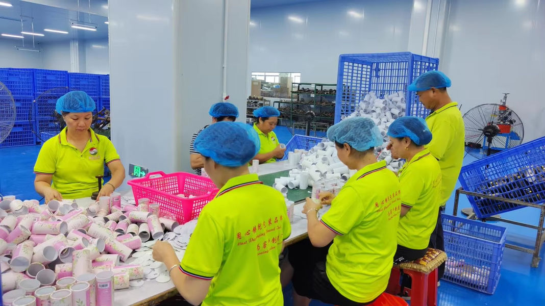 Guangzhou Huihua Packaging Products Co,.LTD línea de producción del fabricante